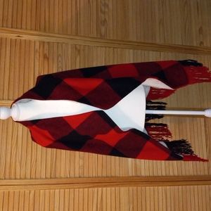 Southern Stitch ❤🖤 poncho vest Buffalo plaid fits size lg up to 3x